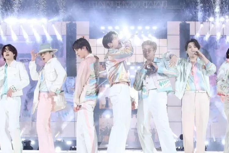 Segera Comeback! Nama BTS Telah Terukir Indah di Tangga Utama Kota Ini